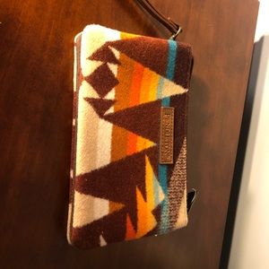 Pendleton three pocket keeper